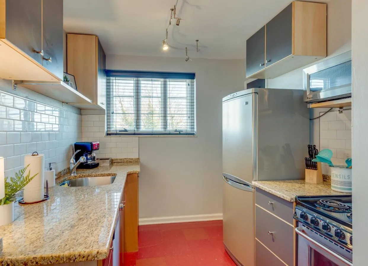 Nashville Flat Across From Vanderbilt -205