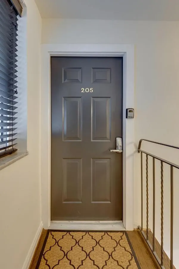 Nashville Flat Across From Vanderbilt -205
