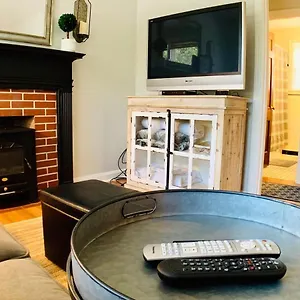 Fairgrounds Playground - Weho - 1bd 1ba Holiday home